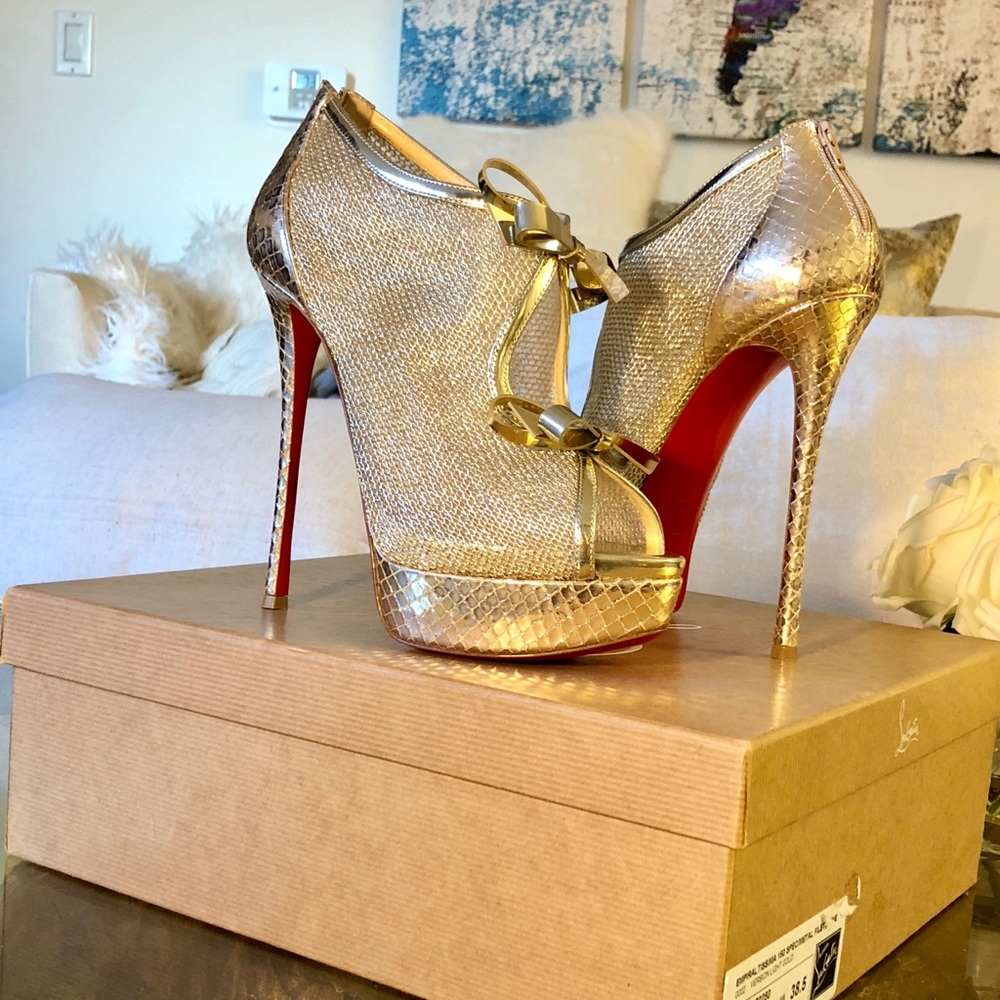 NEW- Christian Louboutin Gold Bow Tie Booty